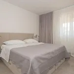 New! 14 Guests Villa, Breakfast & Pool Dazlina