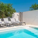 Villa New! 14 Guests Villa, Breakfast & Pool Dazlina