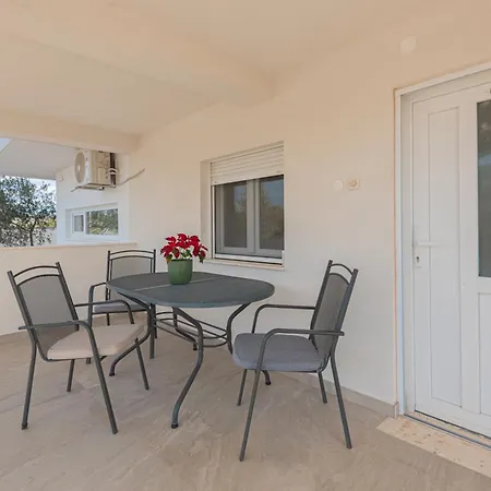 New! 14 Guests Villa, Breakfast & Pool *