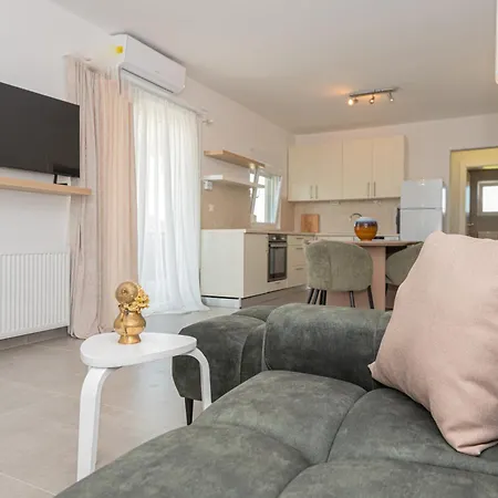 New! 14 Guests Villa, Breakfast & Pool Villa *