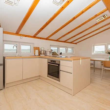 New! 14 Guests Villa, Breakfast & Pool *