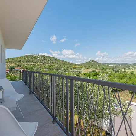 别墅 New! 14 Guests Villa, Breakfast & Pool *