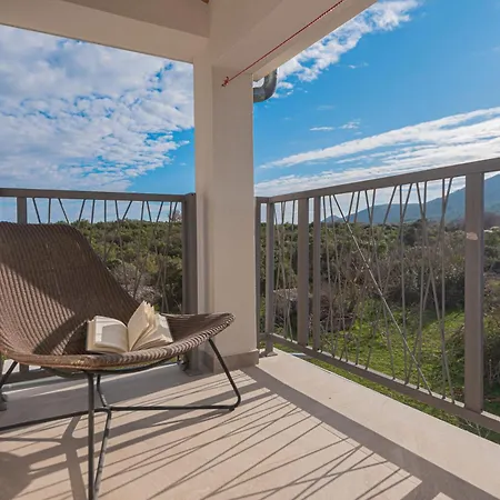 New! 14 Guests Villa, Breakfast & Pool 别墅