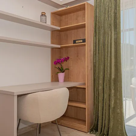 New! 14 Guests Villa, Breakfast & Pool Villa Dazlina