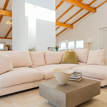 别墅 New! 14 Guests Villa, Breakfast & Pool Dazlina