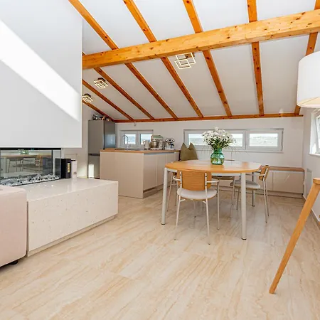 New! 14 Guests Villa, Breakfast & Pool