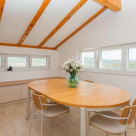 New! 14 Guests Villa, Breakfast & Pool