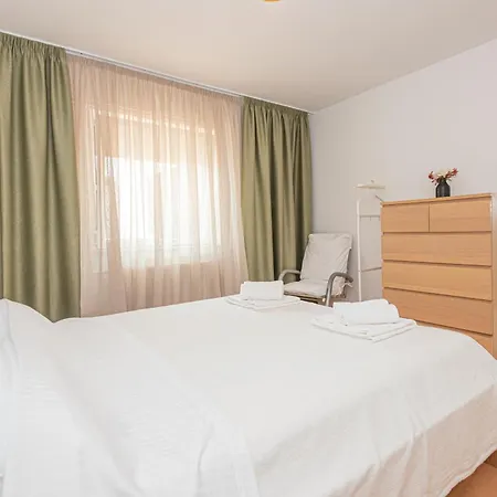 New! 14 Guests Villa, Breakfast & Pool * Dazlina