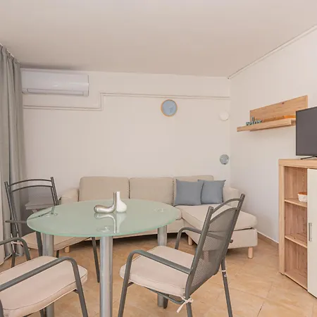 别墅 New! 14 Guests Villa, Breakfast & Pool Dazlina