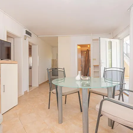 New! 14 Guests Villa, Breakfast & Pool Villa