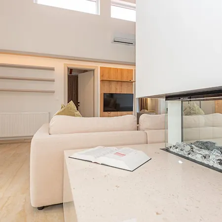 New! 14 Guests Villa, Breakfast & Pool Villa *