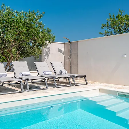 别墅 New! 14 Guests Villa, Breakfast & Pool Dazlina