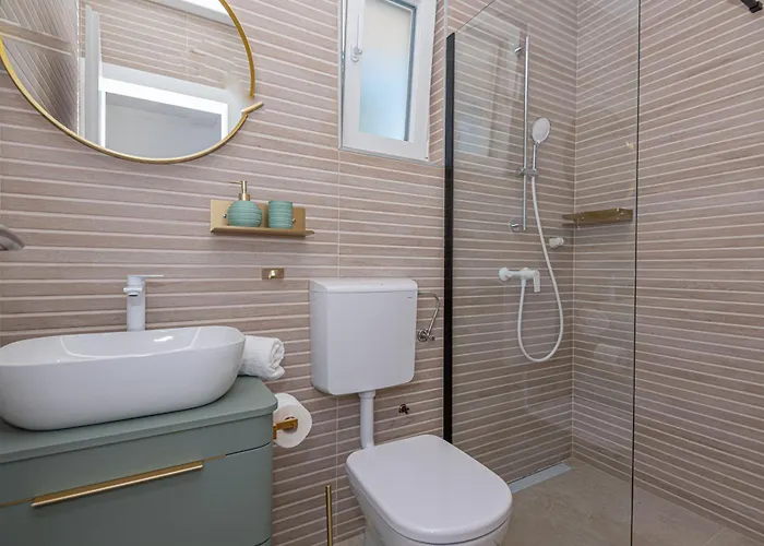 New! 14 Guests Villa, Breakfast & Pool וילה *