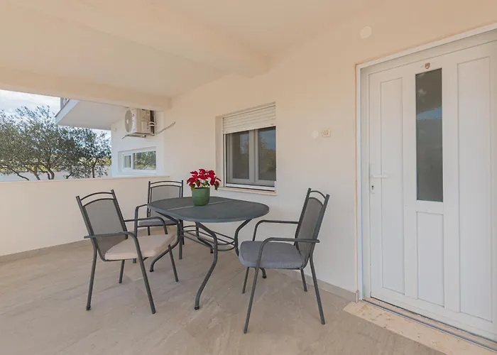 New! 14 Guests Villa, Breakfast & Pool *