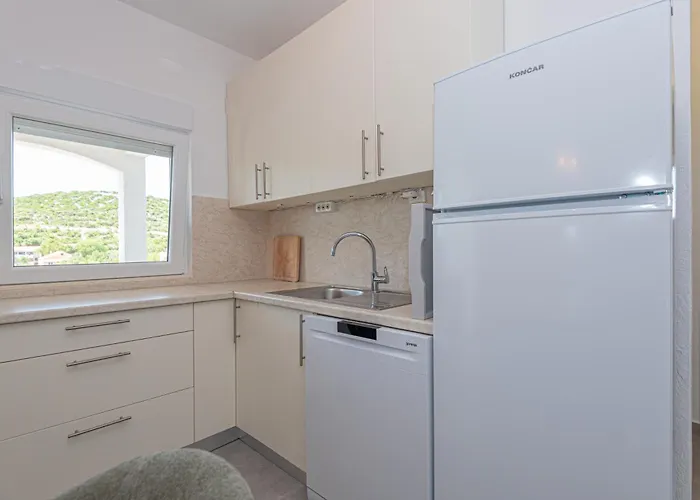 New! 14 Guests Villa, Breakfast & Pool * Dazlina