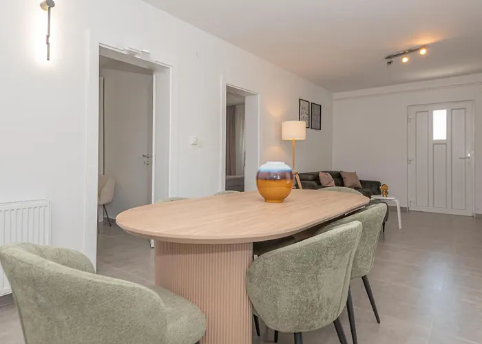 New! 14 Guests Villa, Breakfast & Pool *