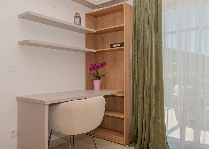 New! 14 Guests Villa, Breakfast & Pool וילה Dazlina