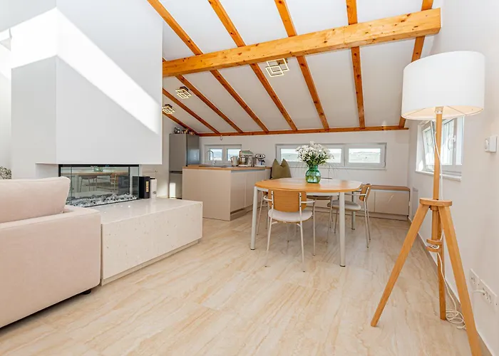 New! 14 Guests Villa, Breakfast & Pool