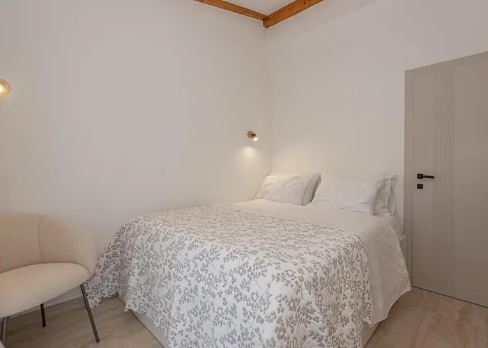 New! 14 Guests Villa, Breakfast & Pool