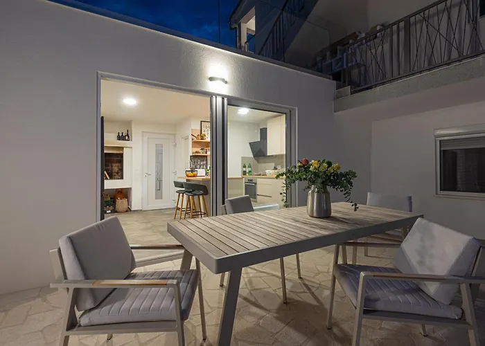 New! 14 Guests Villa, Breakfast & Pool וילה Dazlina