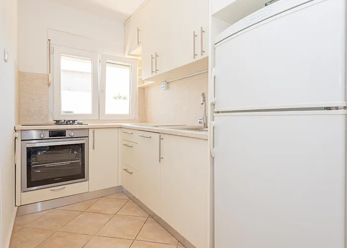 New! 14 Guests Villa, Breakfast & Pool *