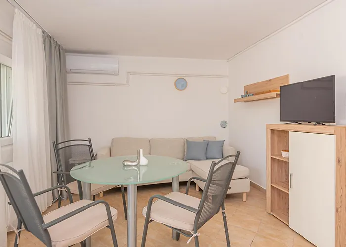 Villa New! 14 Guests Villa, Breakfast & Pool Dazlina