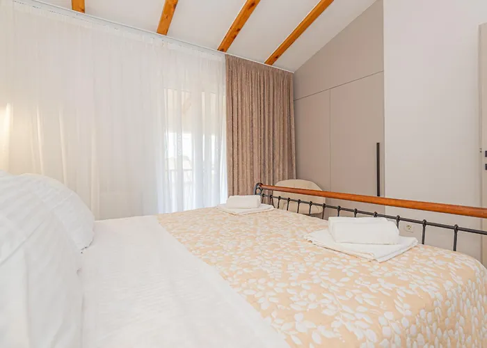 Villa New! 14 Guests Villa, Breakfast & Pool *