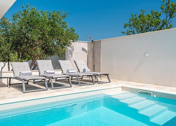 וילה New! 14 Guests Villa, Breakfast & Pool Dazlina