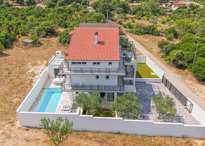 וילה New! 14 Guests Villa, Breakfast & Pool *