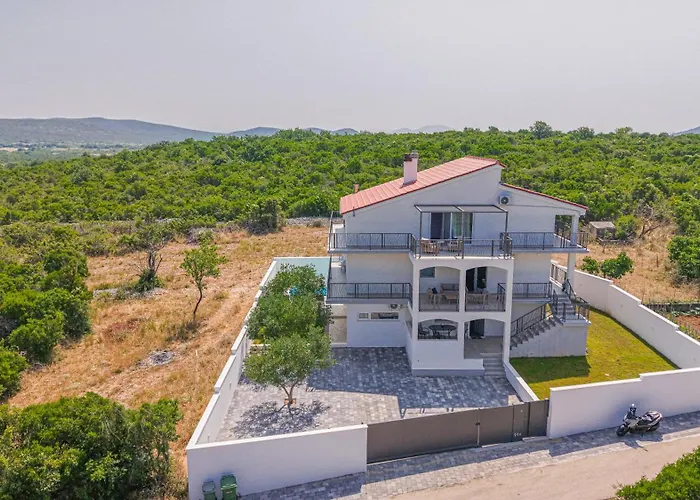 וילה New! 14 Guests Villa, Breakfast & Pool